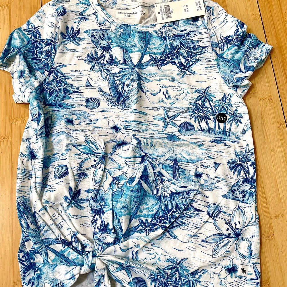Abercrombie Kids waist-tied t-shirt with tropical print. Size 11/12
